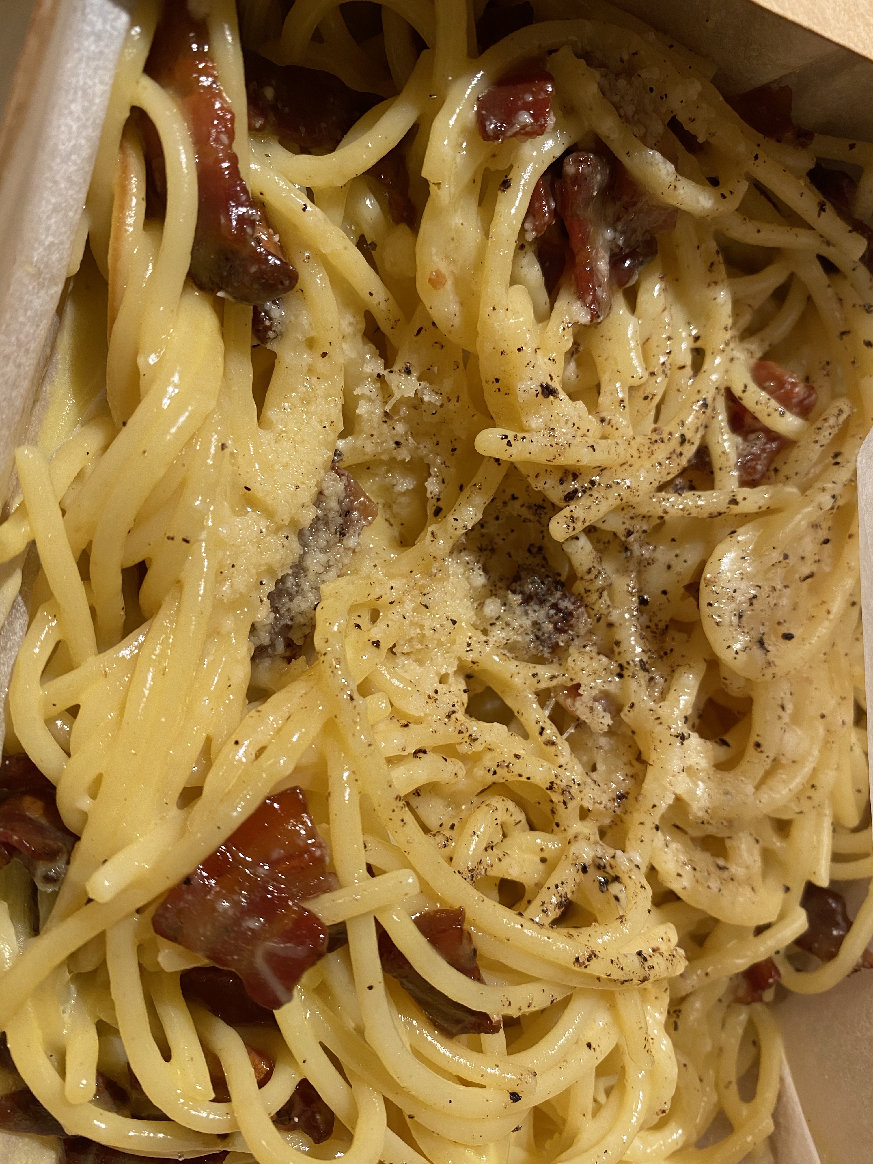 Carbonara pasta dish recommended by the restaurant